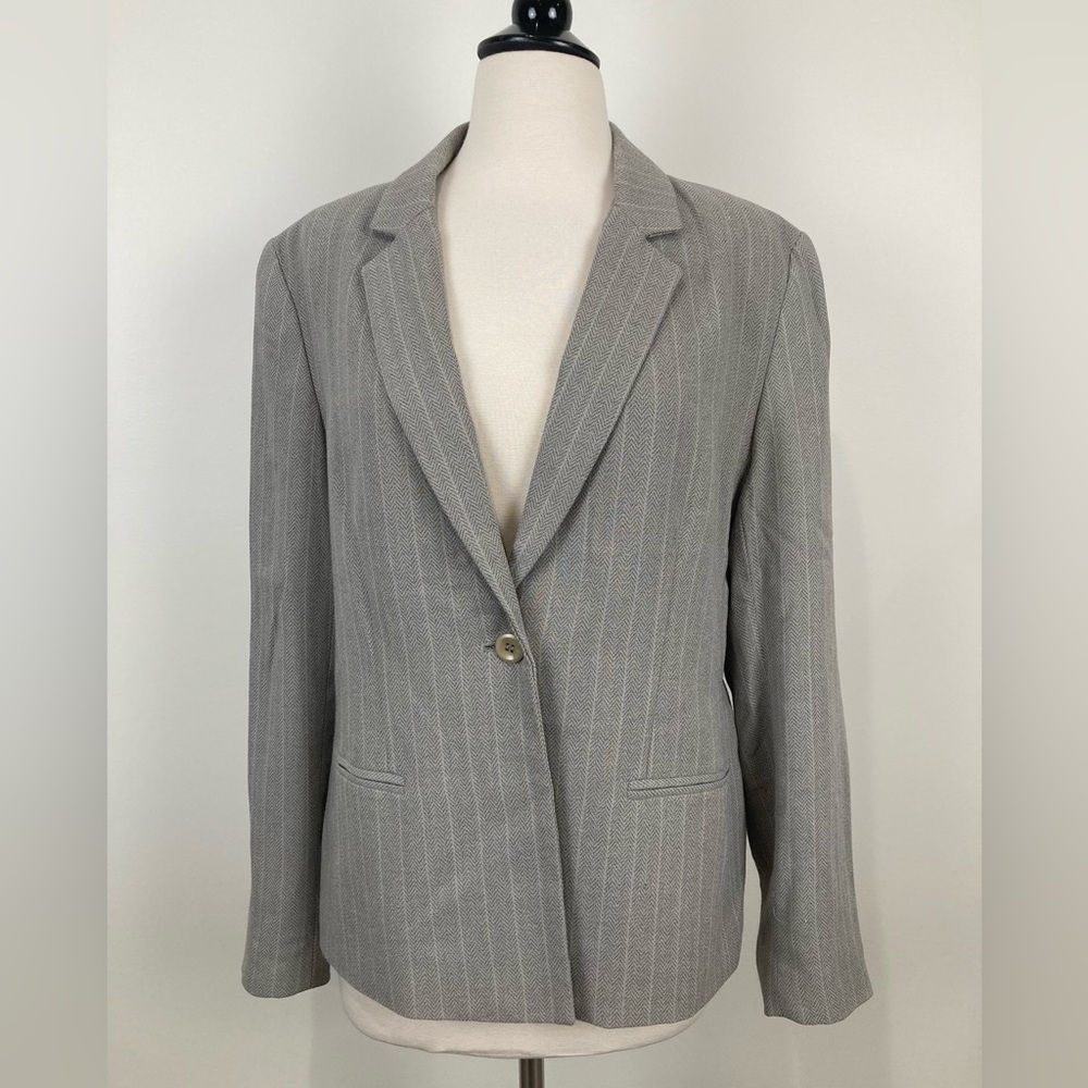 Valerie Stevens Gray Pinstripe Blazer